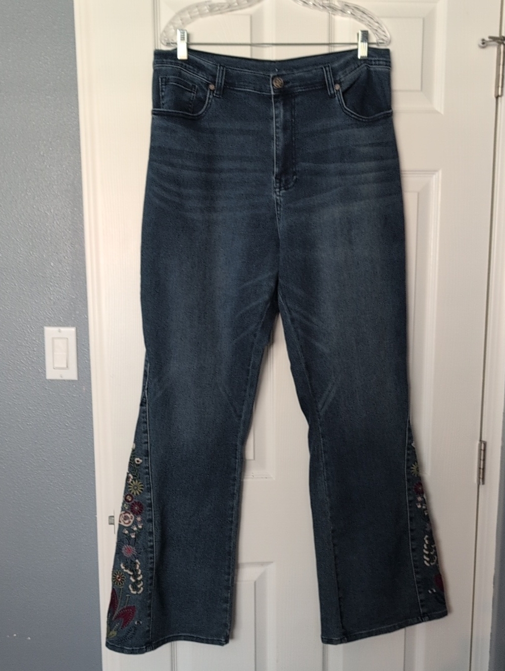 DG2 High Rise Floral Embroidered Side-Panel Flare Jeans 34x32